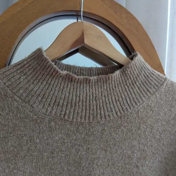 🍀 H&M - Tan mock neck sweater - Picture 3 of 5